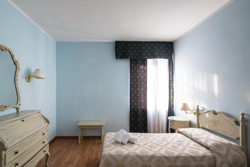 Royal Hotel Paolino Cavareno Exterior photo